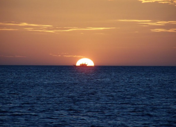 Wenn auf Phuket die Sonne im Meer versinkt........(1)

Januar 2005