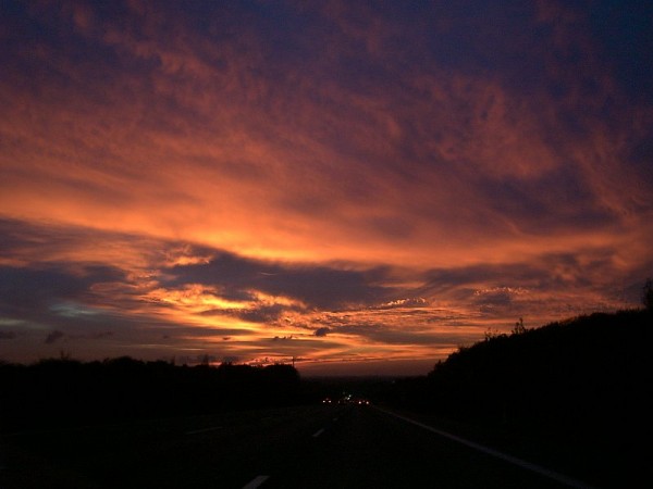 Sonnenuntergang auf der Autobahn Richtung Köln im Dezember 2000