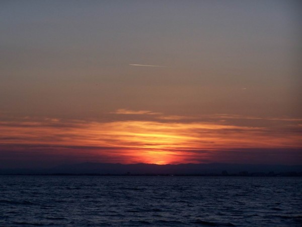 Sonnenuntergang am Strand von Le Grau Du Roi, Mittelmeer, am 18.05.2005.