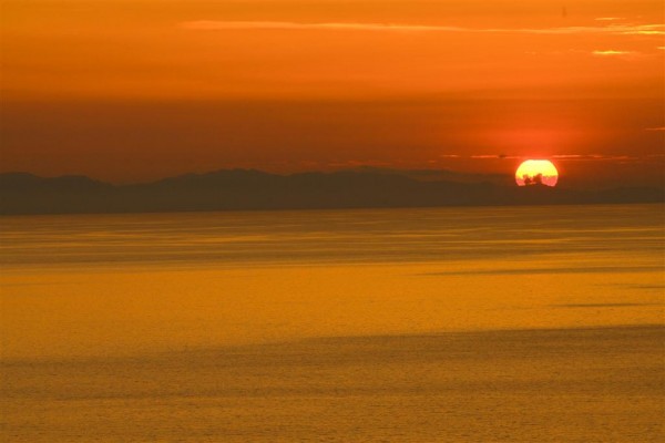 Sonnenuntergang über Korsika von Elba aus gesehen