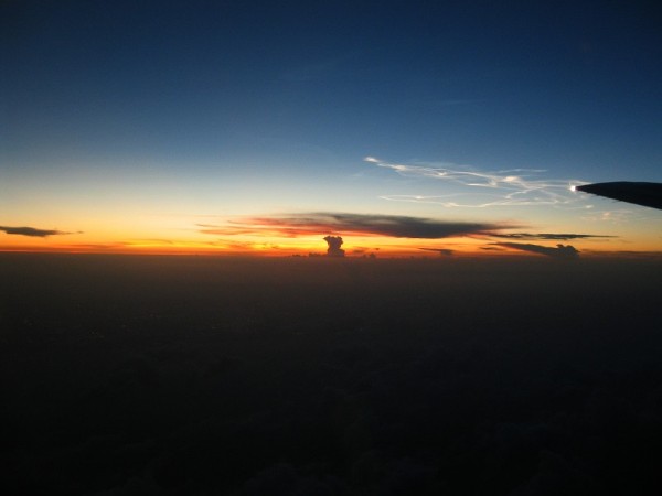Sonnenuntergang über Miami/Florida aus dem Flugzeug heraus im Juni 2004