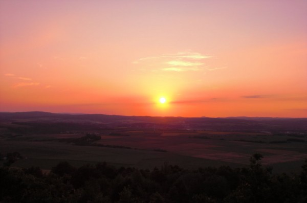 Sonnenuntergang auf dem Mensfelder Kopf bei Limburg/ Lahn