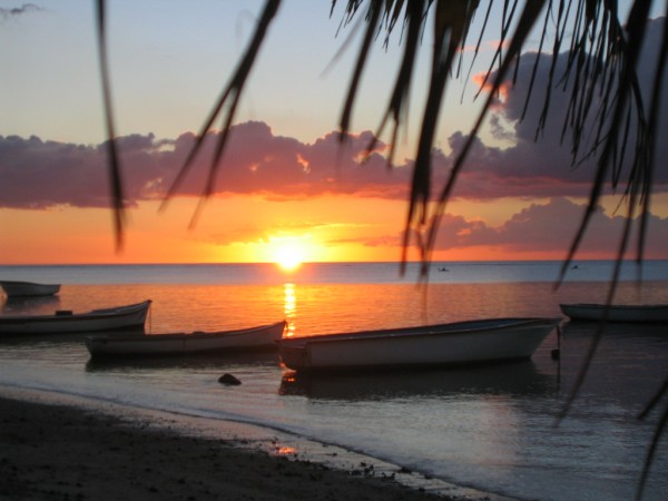 Sonnenuntergang - März 2006 - Baie du Tombeau an der Nordwestküste von Mauritius - fotografiert mit Canon IXUS II