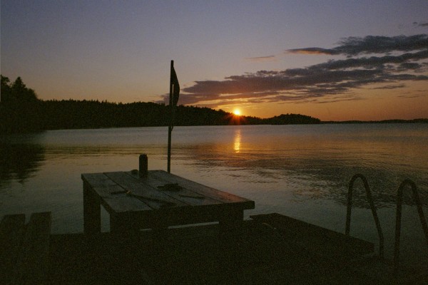 Sonnenuntergang  zur Sommersonnenwende am Malären See, nicht weit von Stockholm entfernt.